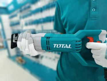 Scie sabre TOTAL 750W