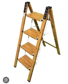 سلم منزلي متعدد الاستخدامات بتصميم عملي وأنيق